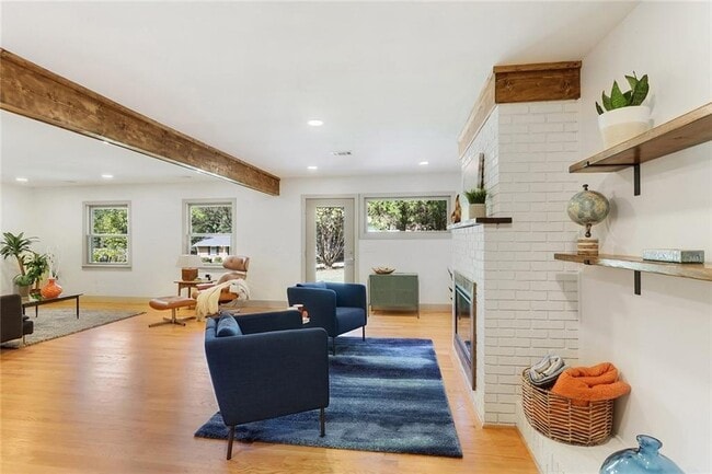 Building Photo - 1995 Commodore Ln