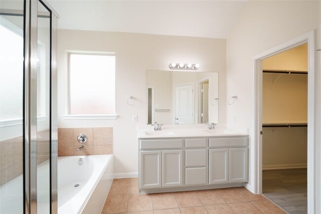 Building Photo - 12206 Cove Bluff Ct