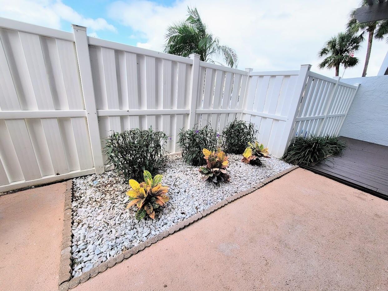 Building Photo - 500 Treasure Island Cswy