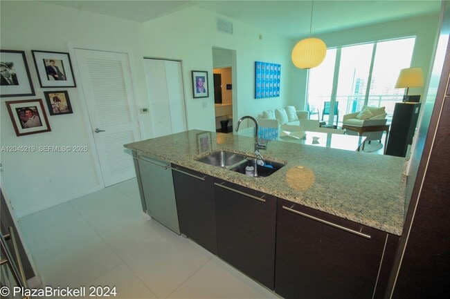 Building Photo - 950 Brickell Bay Dr