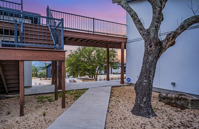 Building Photo - Modern Masterpiece in Canyon Lake