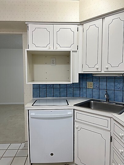 Building Photo - 2202 Acacia Park Dr