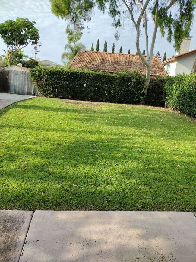 Building Photo - Beautiful 4BR/3 Full BA single family home with large yard