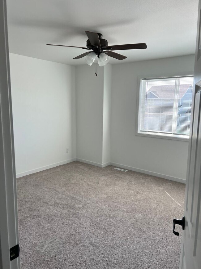 Building Photo - 3 Bed 2 Bath Single Family Home
