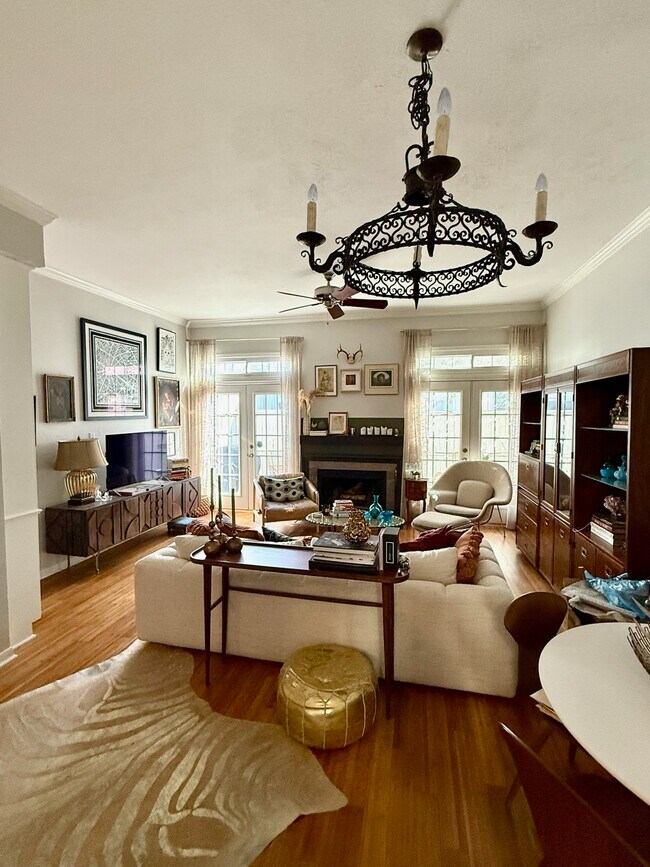 Building Photo - 4424 Holland Ave