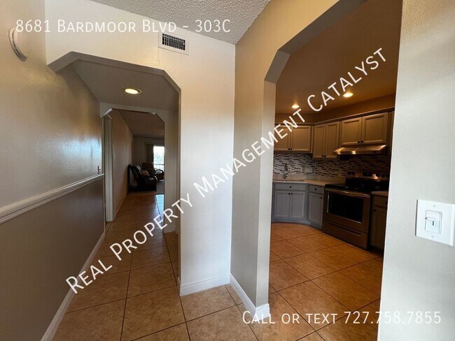 Building Photo - 8681 Bardmoor Blvd