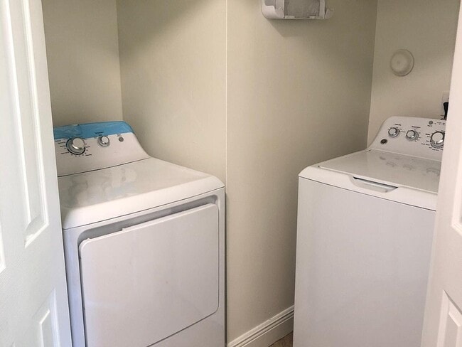 Building Photo - 2028 Alta Meadows Ln