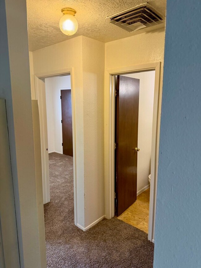 Building Photo - General Marshall St (216)