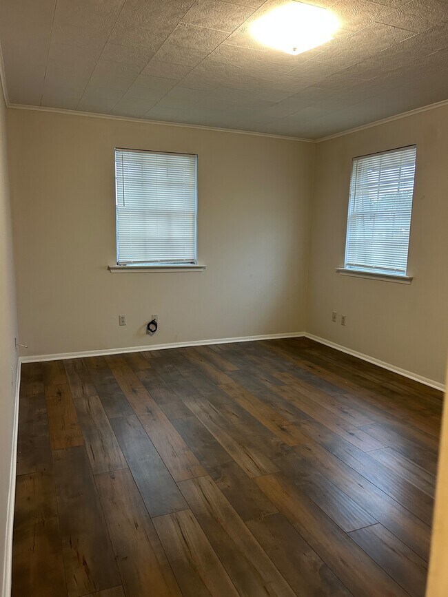 Building Photo - 4634 Belle Dr