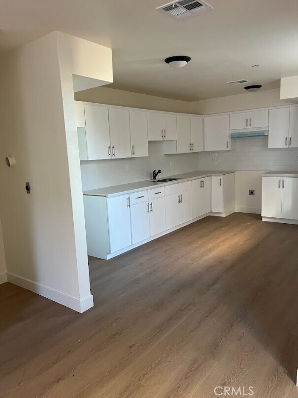 Building Photo - 411 E 99th St