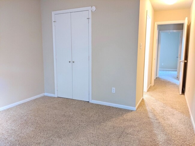 Building Photo - IMMEDIATE MOVE IN!!!  AMAZING 4 BED/3.5 BA...