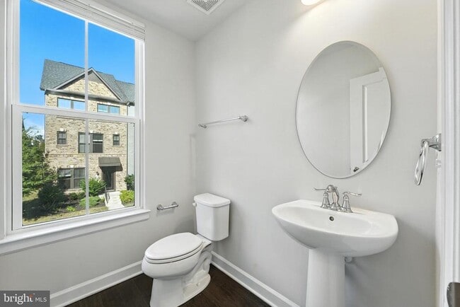 Building Photo - 22310 Seabring Terrace