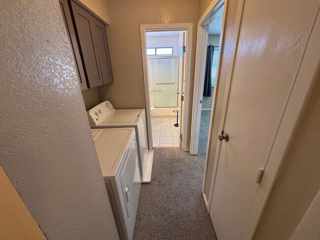 Building Photo - Charming Updated Condominium for Rent in S...