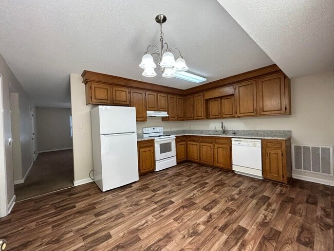 Building Photo - 166 Gertrude Dr