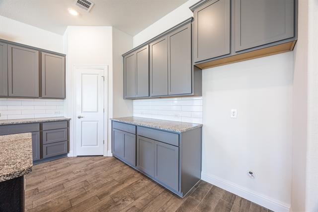 Building Photo - 4037 Woodford Dr