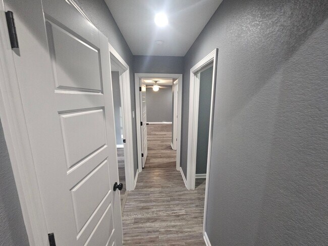 Building Photo - 4 bed 2 bath home in Benton