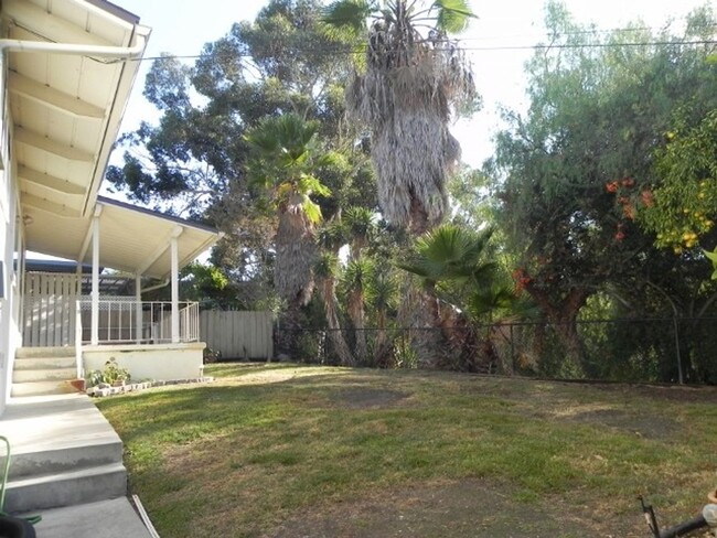 Building Photo - 3 Bed-2 Bath Split Level Home in La Mesa