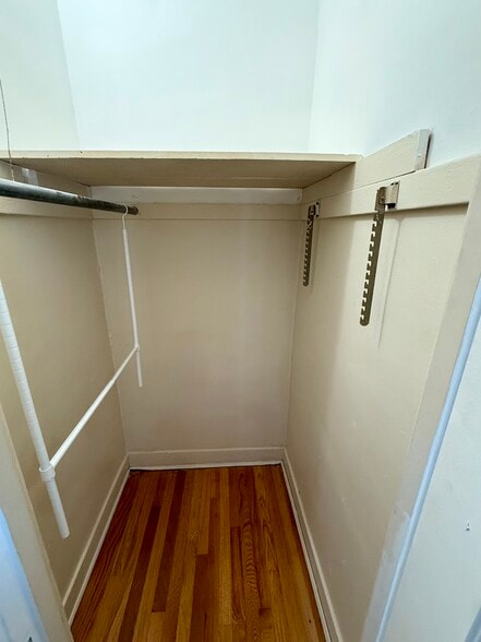 Deep closet - 5336 W Dakin St