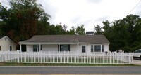 Building Photo - 3 BDRM, 2 BA Rambler w/ Basement - Great l...