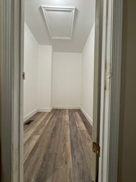 Building Photo - 700 Evergreen Ct