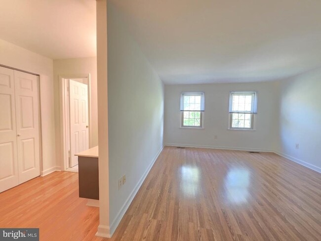 Building Photo - 5814 Tudor Ln
