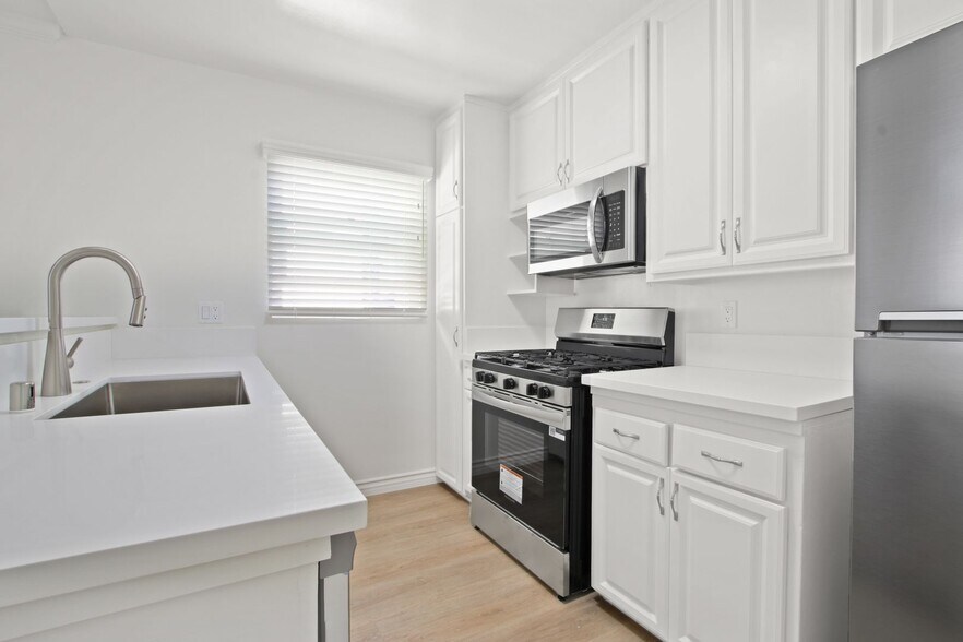 Primary Photo - 937 6th St