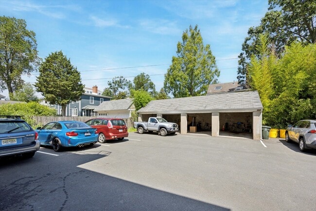 Building Photo - 276 Nassau