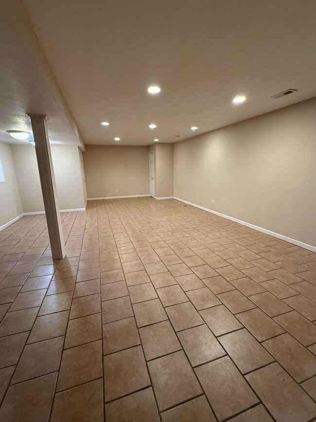 Building Photo - Spacious Home on the west side of Junction City ~ Available Early January