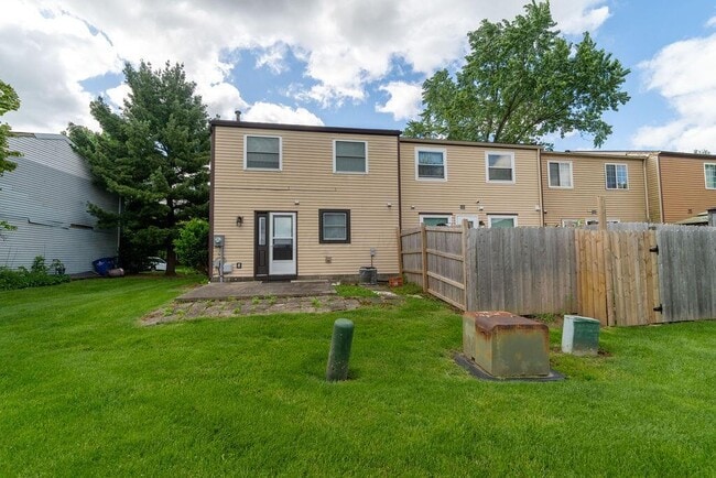 Building Photo - 7504 Stonetrail Way