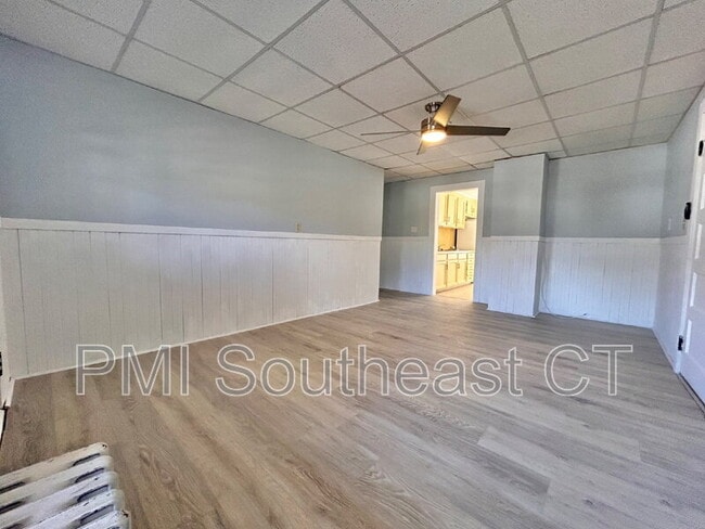 Building Photo - 484 Pleasant St