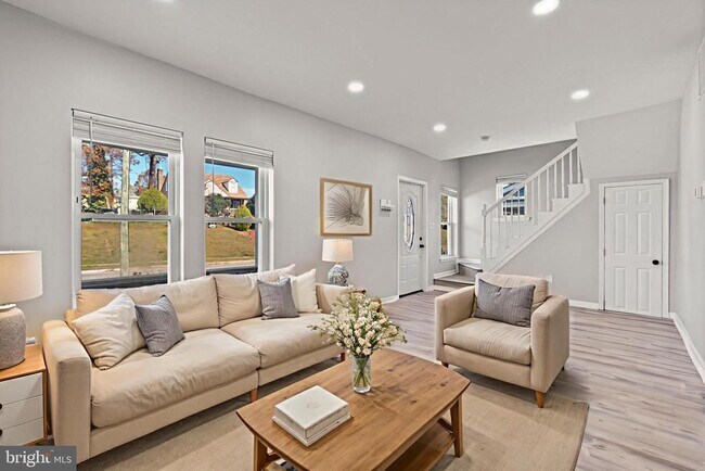 Building Photo - 3809 W Cold Spring Ln