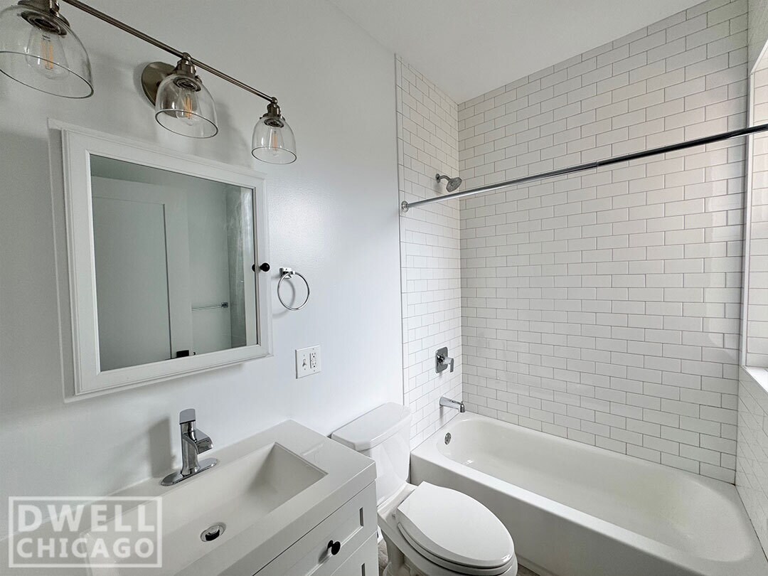 Building Photo - 3409 W Fullerton Ave