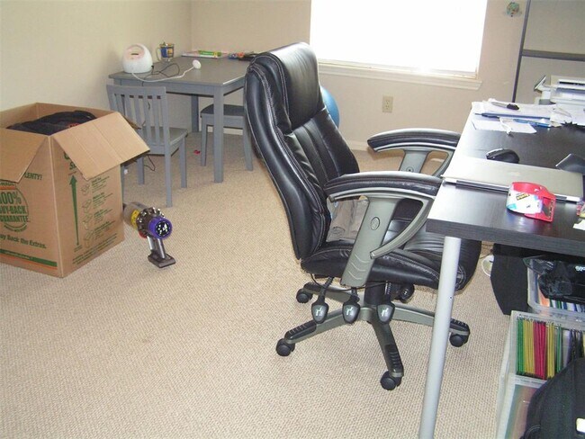 Building Photo - 1111 Valley Acres Rd