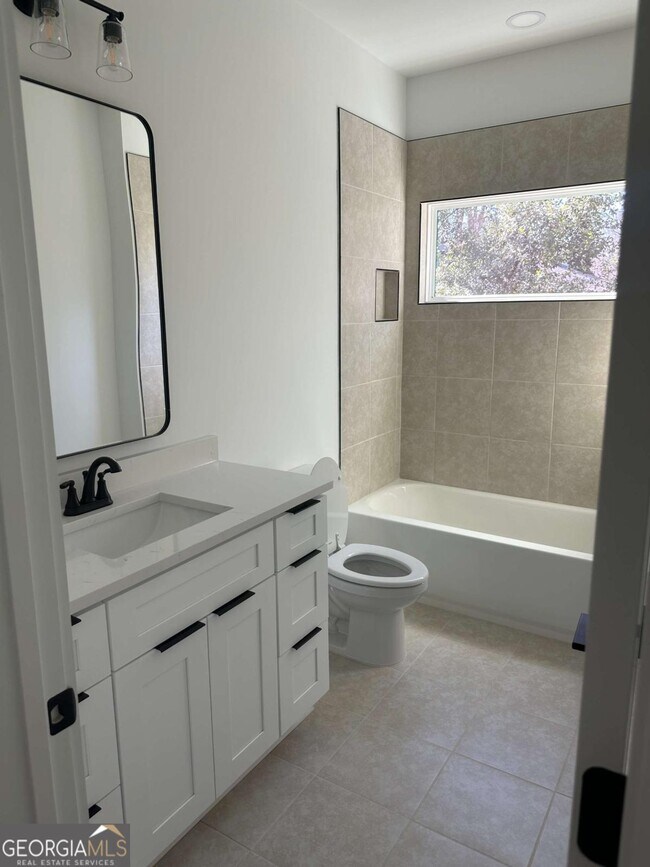 Building Photo - 1239 Plaza Ave SW