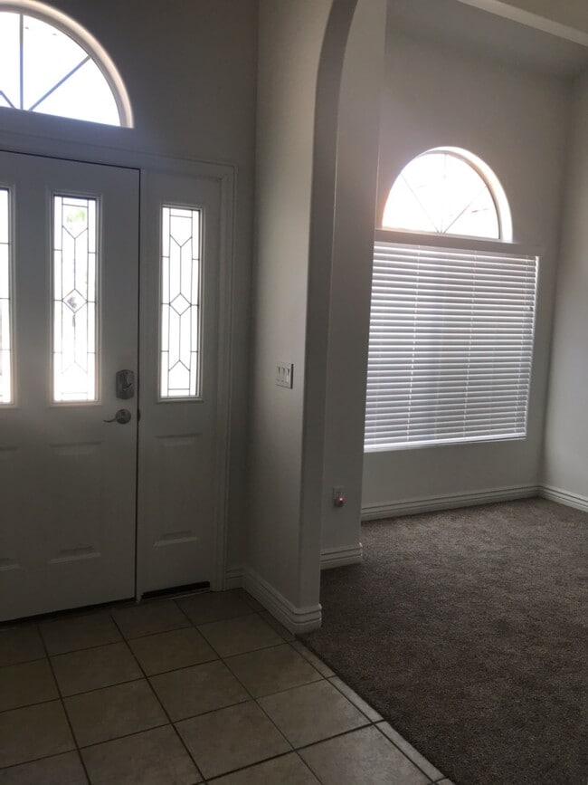 Building Photo - 876 Lizzie Ln