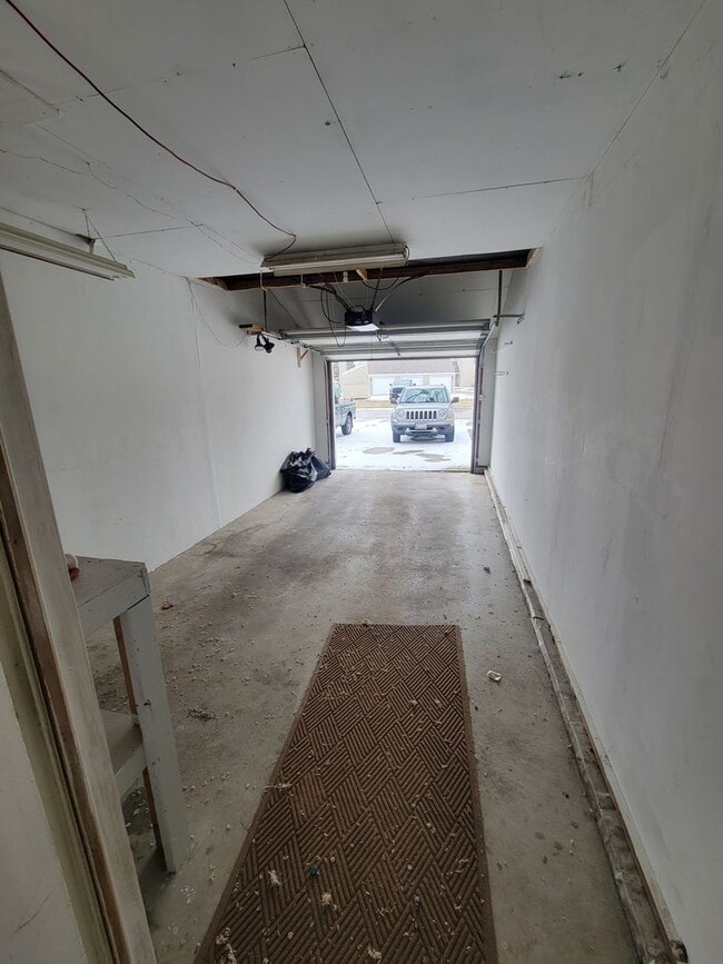 Building Photo - 2bed/1.5bath Condo near Robeson Elementary