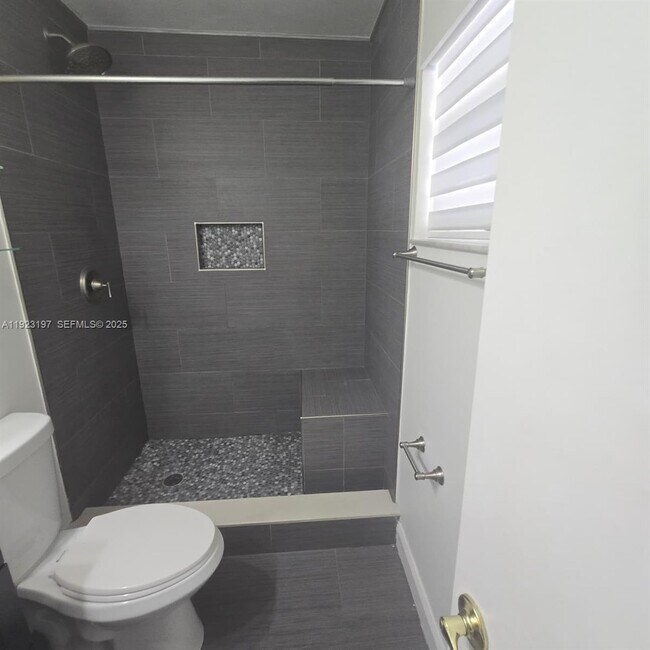 Building Photo - 5216 W 24th Way