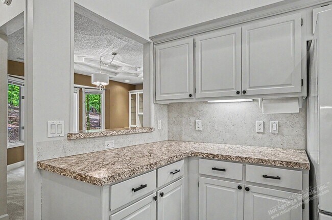 Building Photo - Lake Balboa Area| Home| Unfurnished