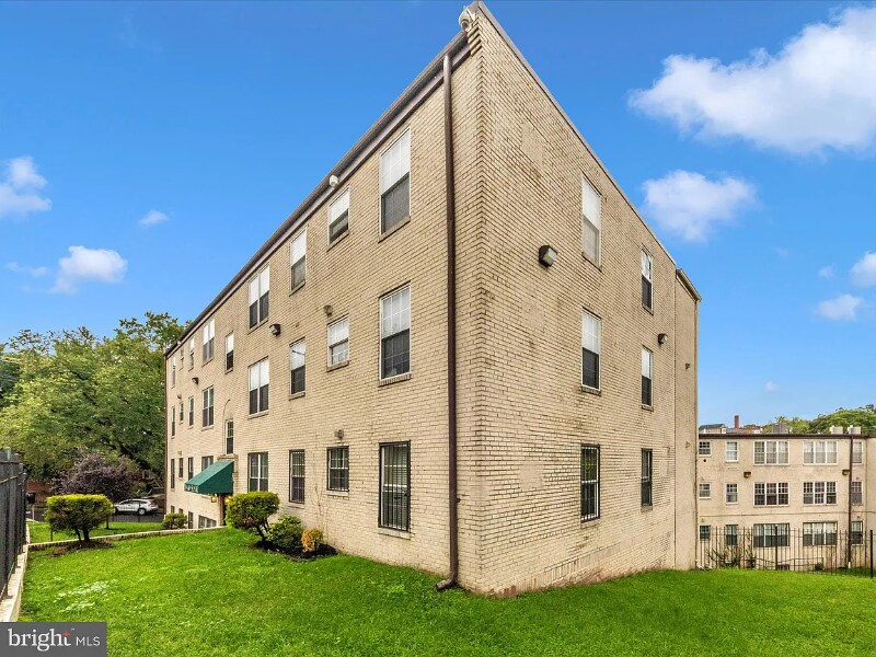 Building Photo - 29 46th St SE