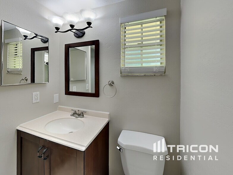 Building Photo - 5058 Silk Oak Dr