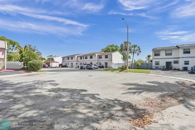 Primary Photo - 7905 SW 8th St