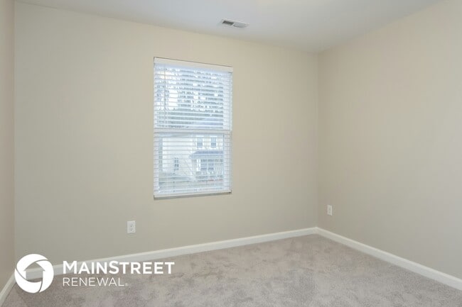 Building Photo - 121 Rosebud Ln
