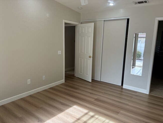 Building Photo - 3 Bedrooms with big backyard-CALL FOR OUR MOVE IN SPECIAL