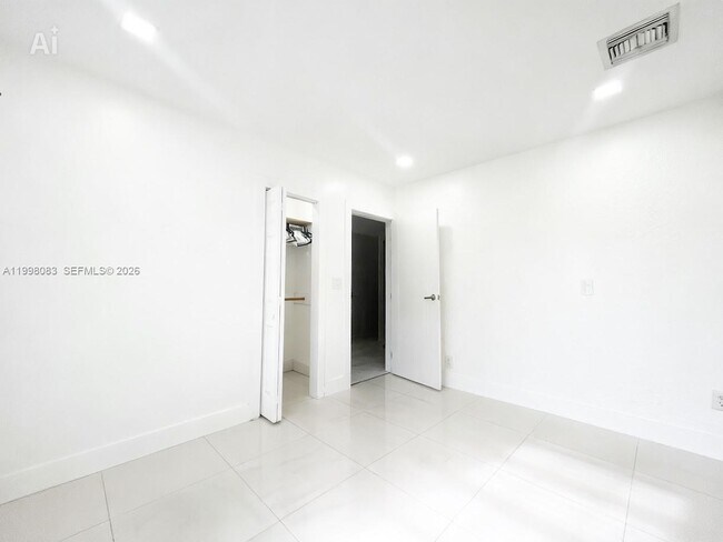 Building Photo - 16082 NE 9th Ct