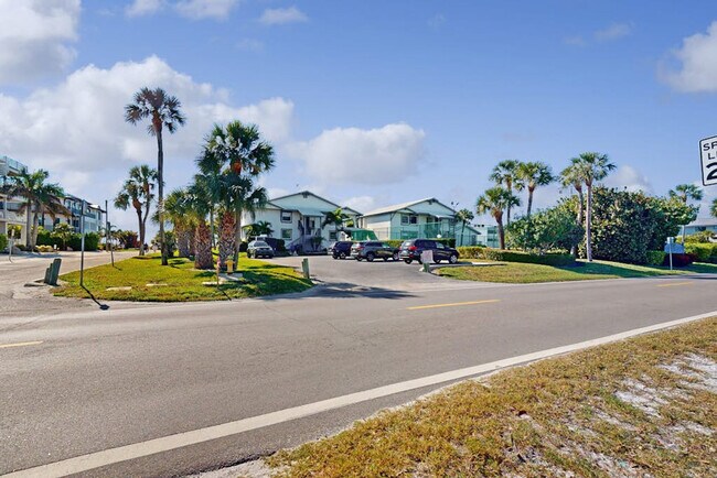 Building Photo - 2811 Gulf Dr N