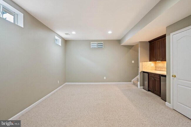 Building Photo - 7517 Lindberg Dr
