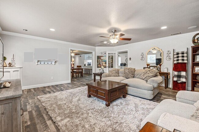 Building Photo - Madera Ranchos Home, 3BR/2BA, Built 1986 -...