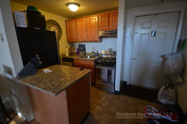 Building Photo - 385 Dorchester St