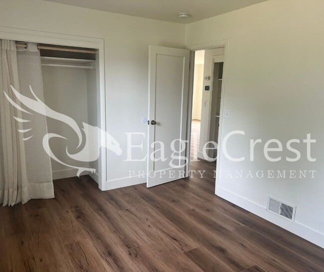 Building Photo - Charming 3 Bedroom, 1 Bath House with Fenc...