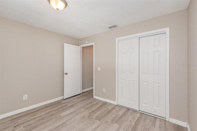 Building Photo - 3846 Long Grove Ln